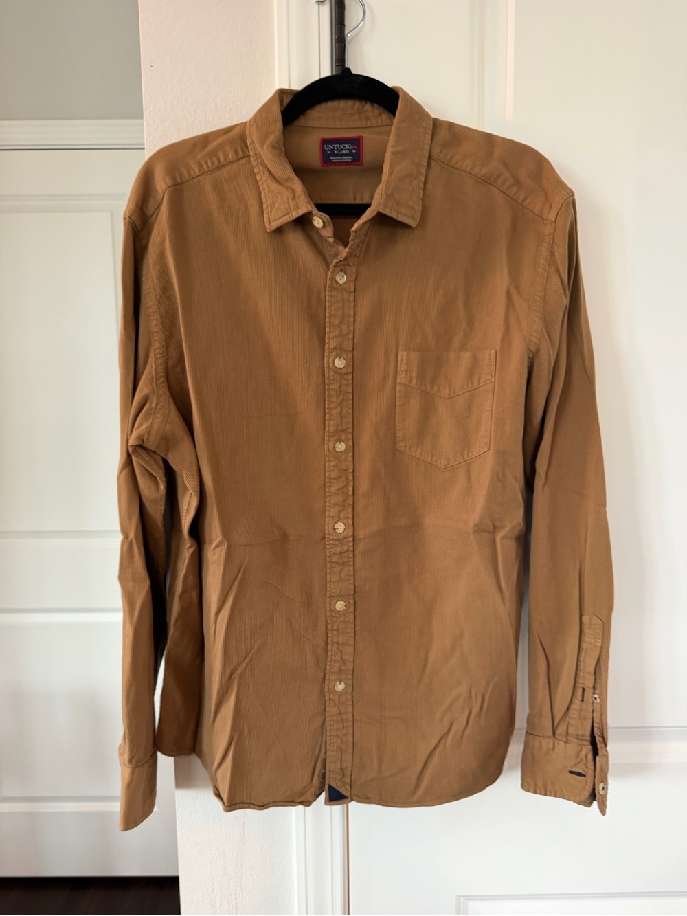 UNTUCKit Men's Casual Long-Sleeve Button-Down Shirt in Khaki